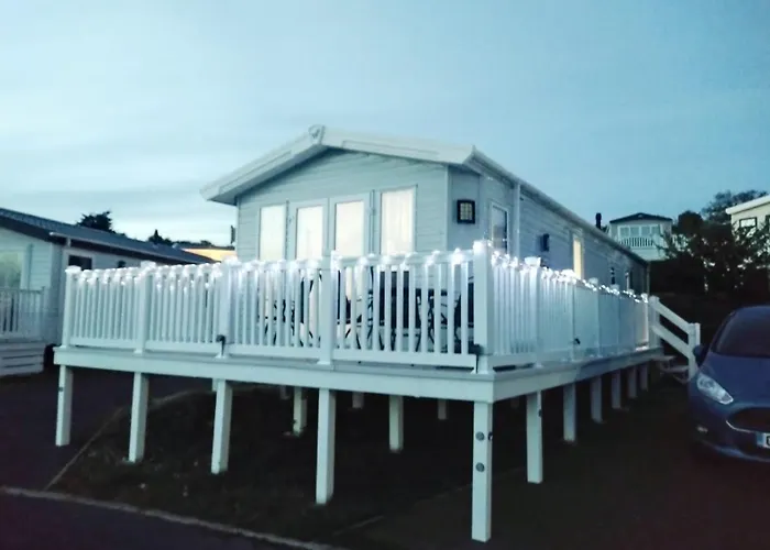 A Spacious And Beautifully Presented 2 Bedroom Holiday Home