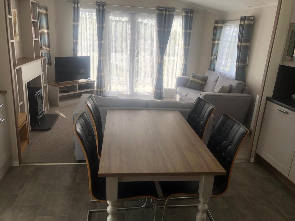 A Spacious And Beautifully Presented 2 Bedroom Campsite
