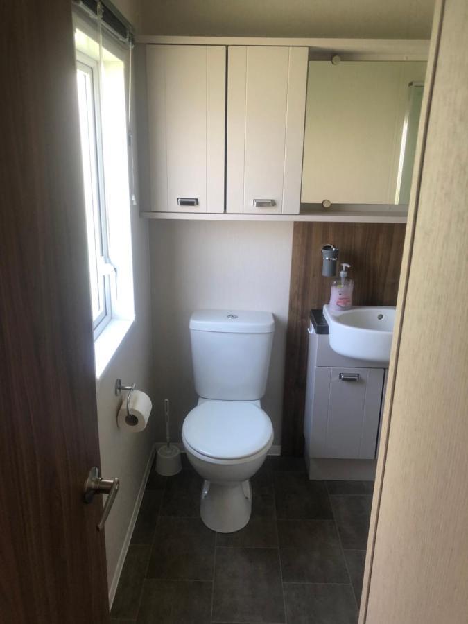 A Spacious And Beautifully Presented 2 Bedroom