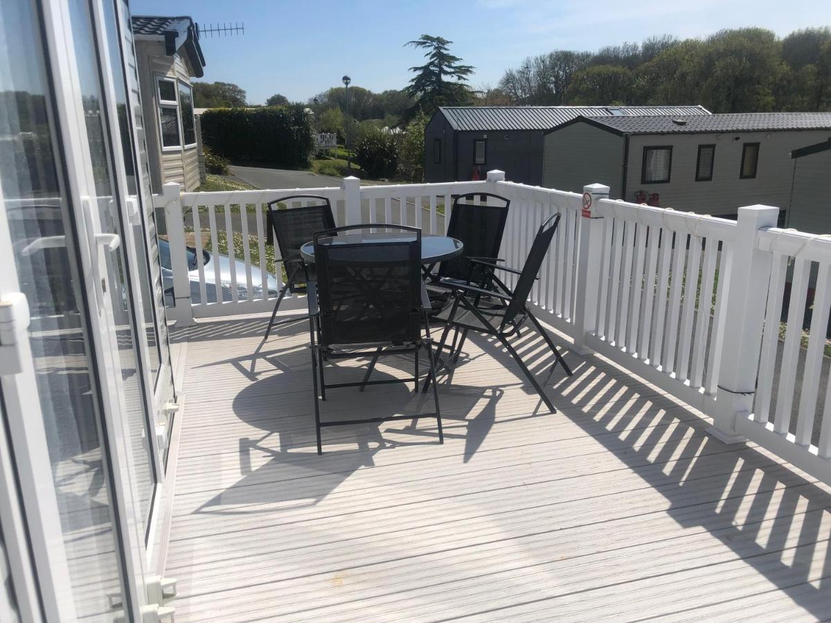 A Spacious And Beautifully Presented 2 Bedroom Campsite