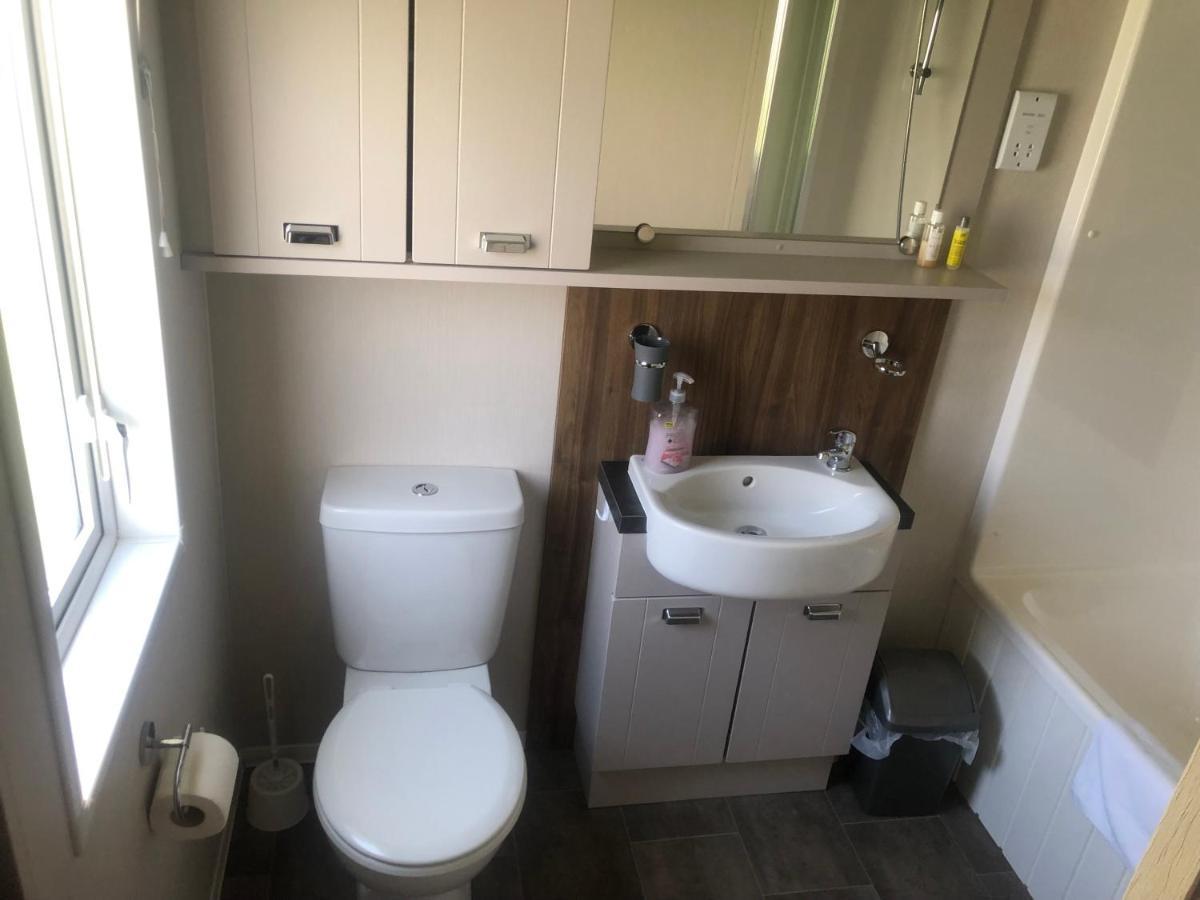 A Spacious And Beautifully Presented 2 Bedroom