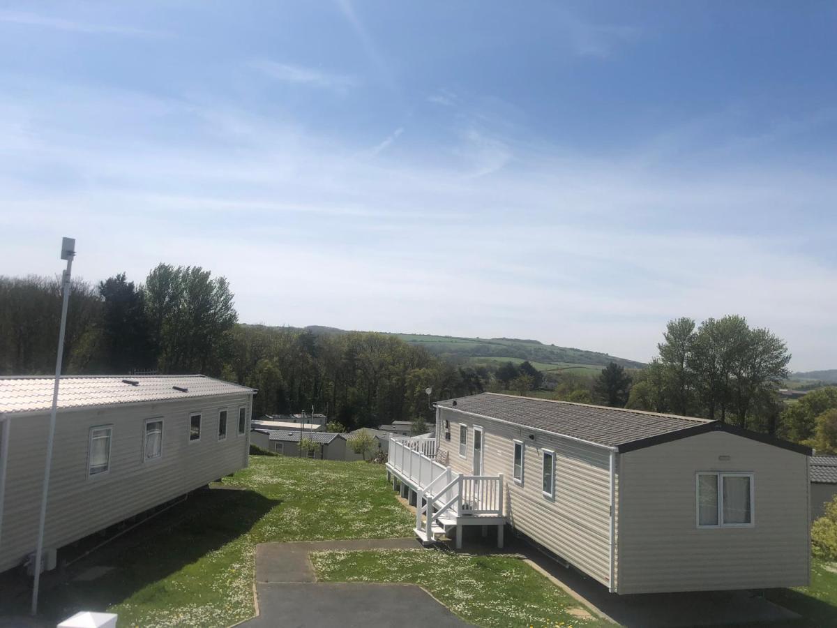 A Spacious And Beautifully Presented 2 Bedroom Campsite