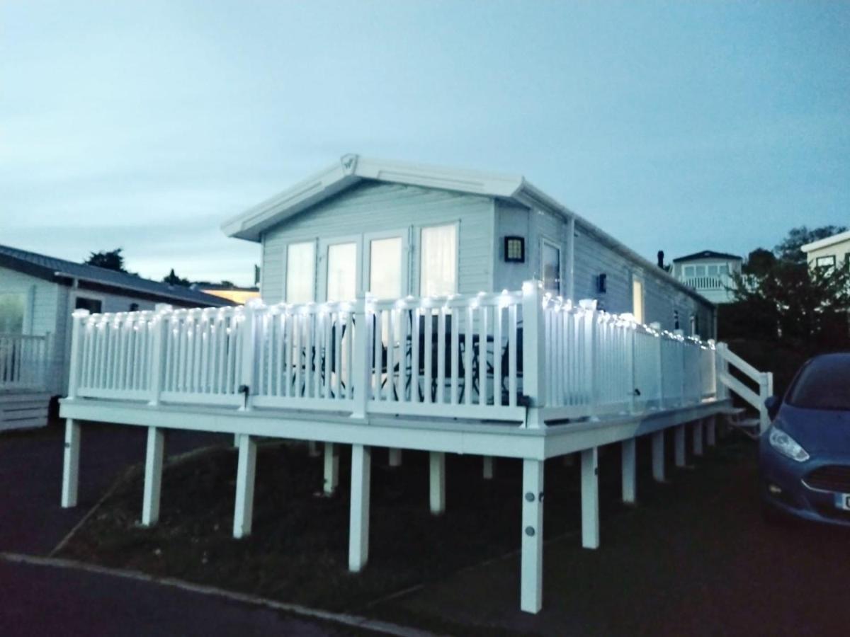 A Spacious And Beautifully Presented 2 Bedroom * Bembridge