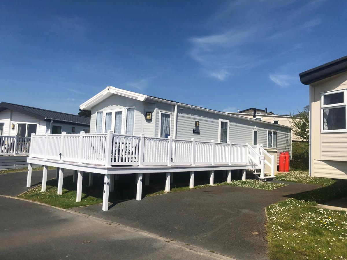 A Spacious And Beautifully Presented 2 Bedroom Campsite